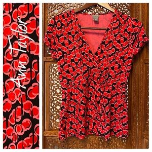 🚺 Ann Taylor cherry short sleeved wrap knit top